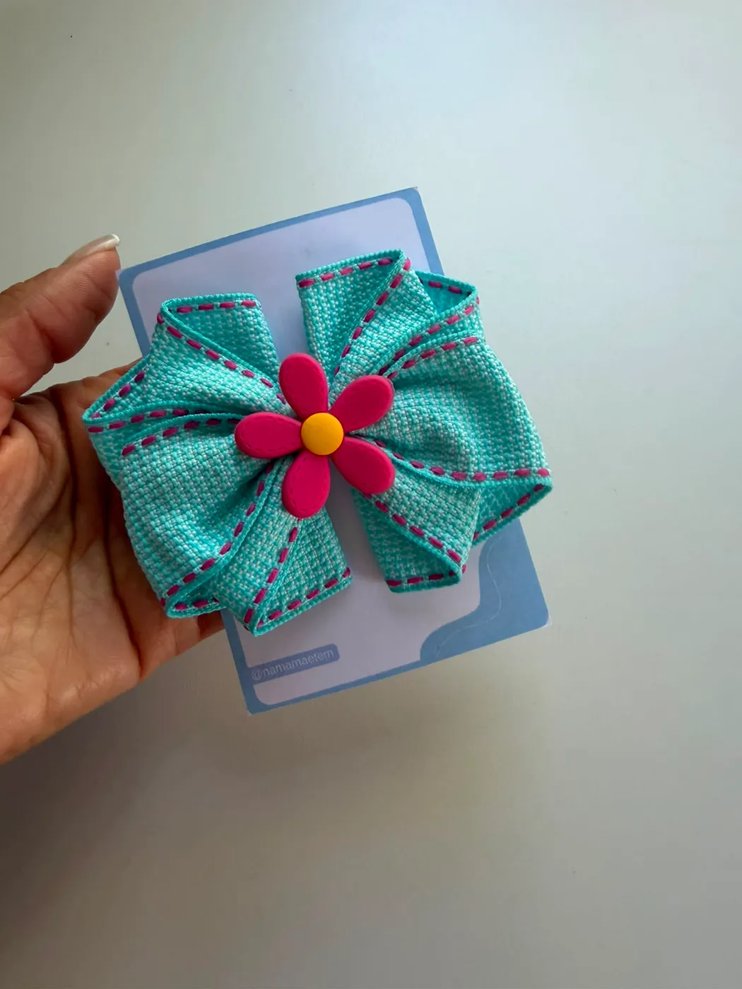 Laço G Azul com Flor Pink