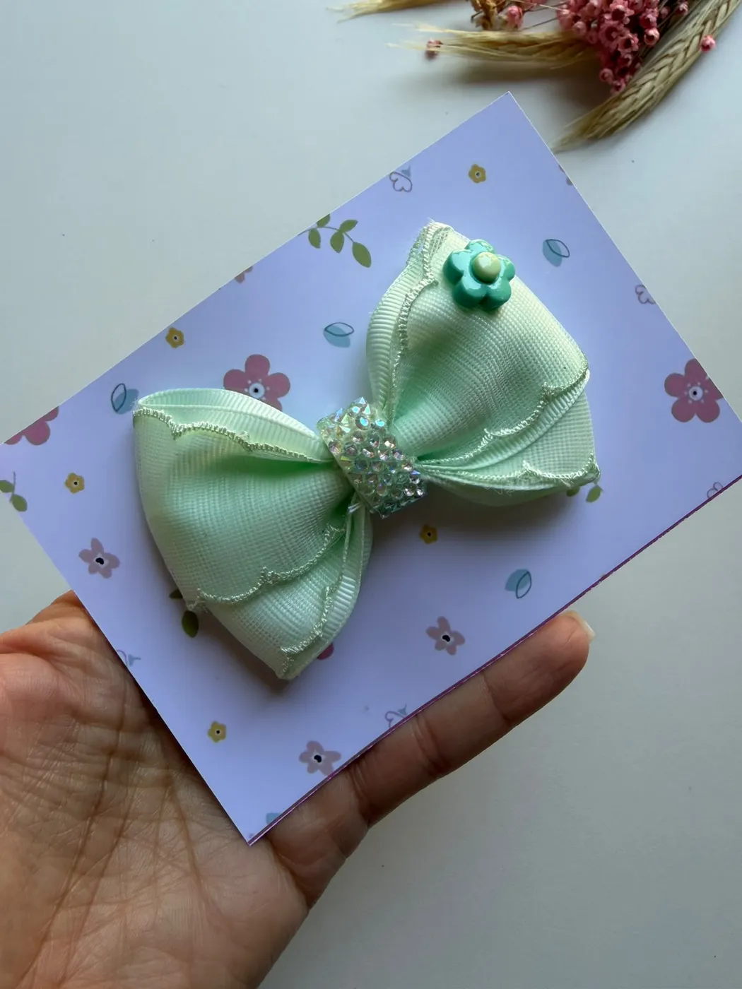 Laço Verde Menta Borda Bordada com Glitter