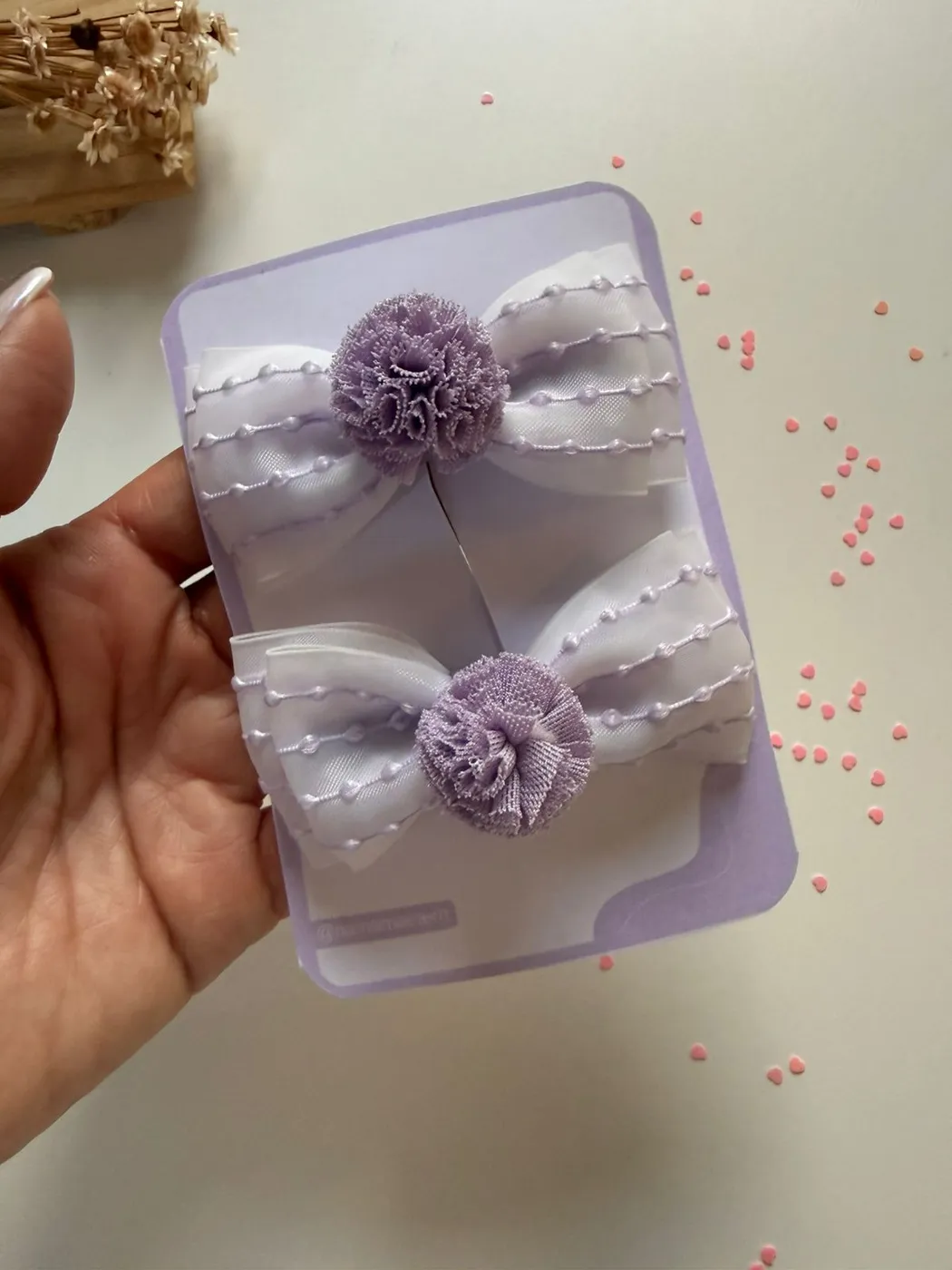 Parzinho Laço Organza Lilás com Pompom
