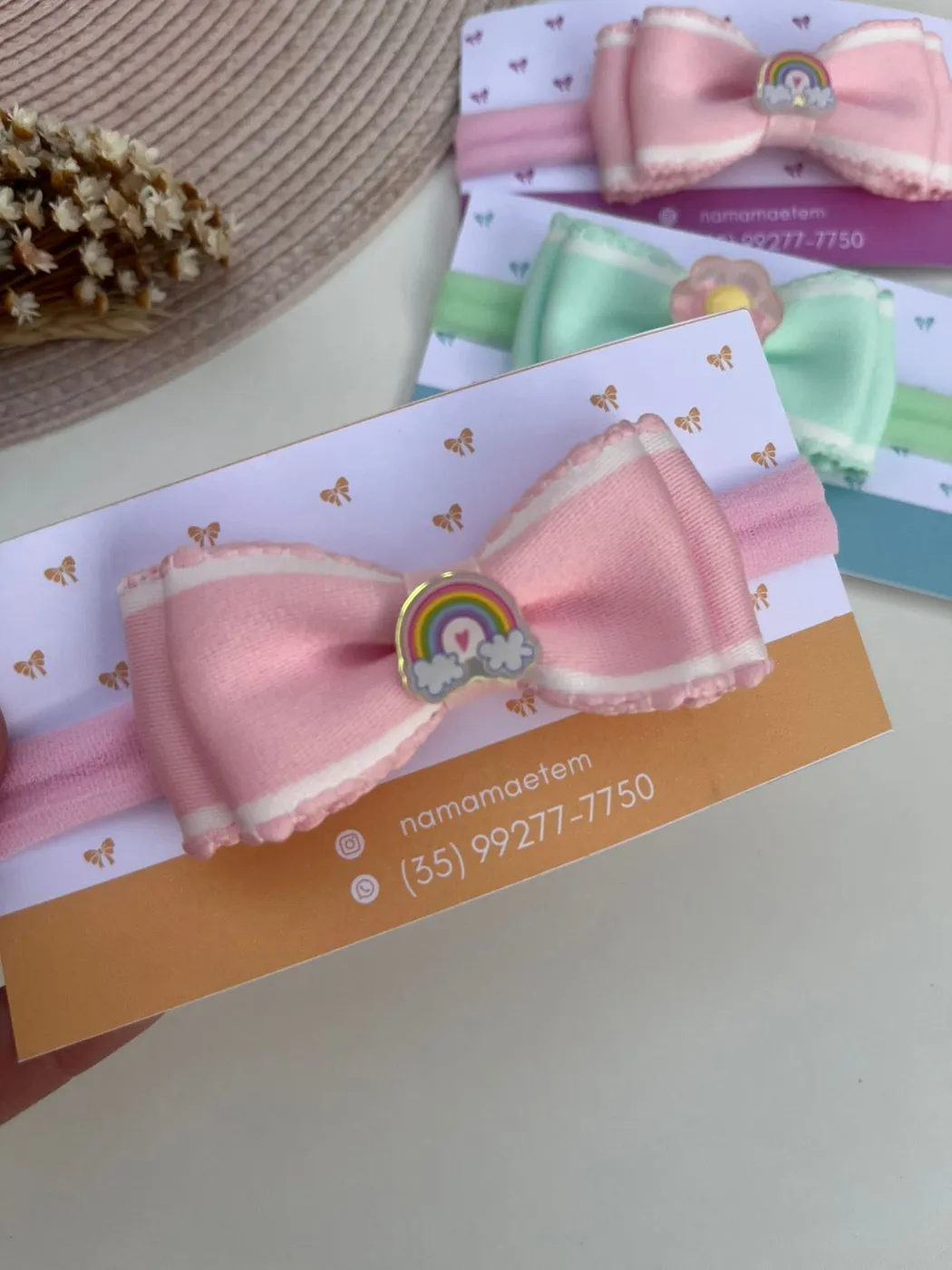 Faixinha de Bebê Laço Rosa com Arco-íris