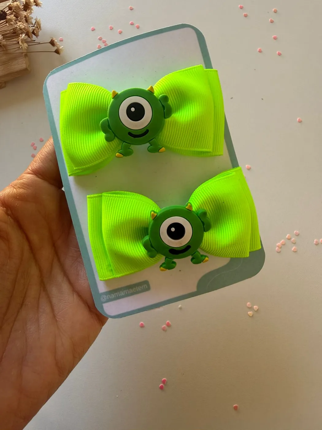 Parzinho Laço Mike Wazowski Verde Neon
