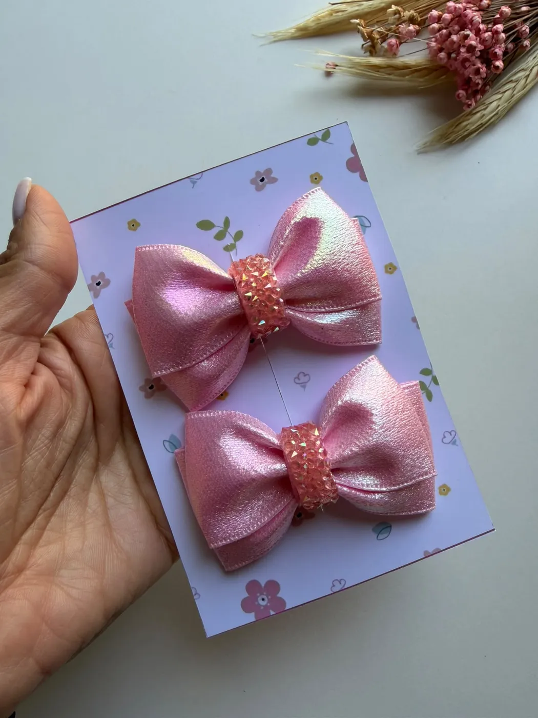 Parzinho Laço Metalizado Rosa com Strass