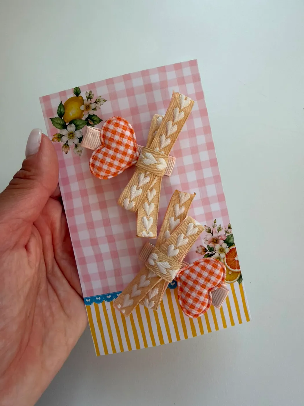 Parzinho Hairclip Coração Xadrez Laranja