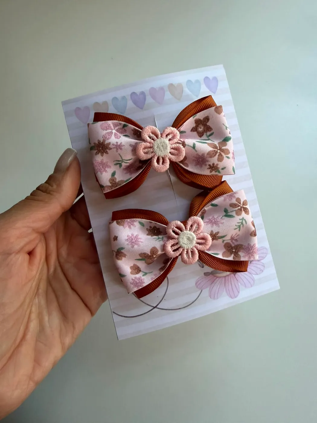 Parzinho Laço Floral Marrom com Flor