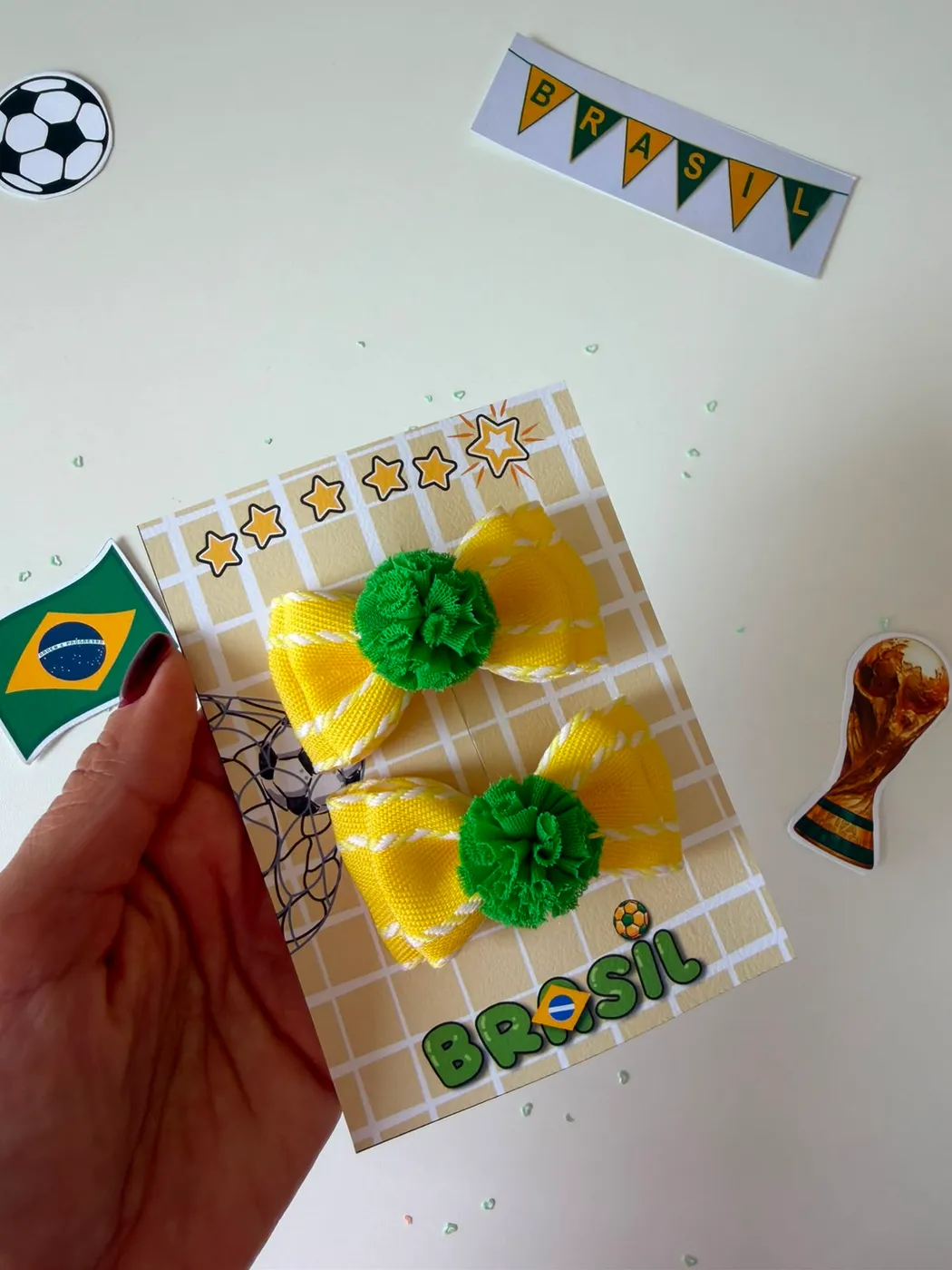 Parzinho Laço Brasil Amarelo com Pompom Verde