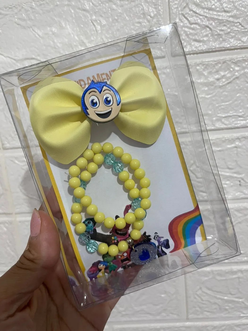 Kit Divertidamente Alegria com Laço e Pulseiras