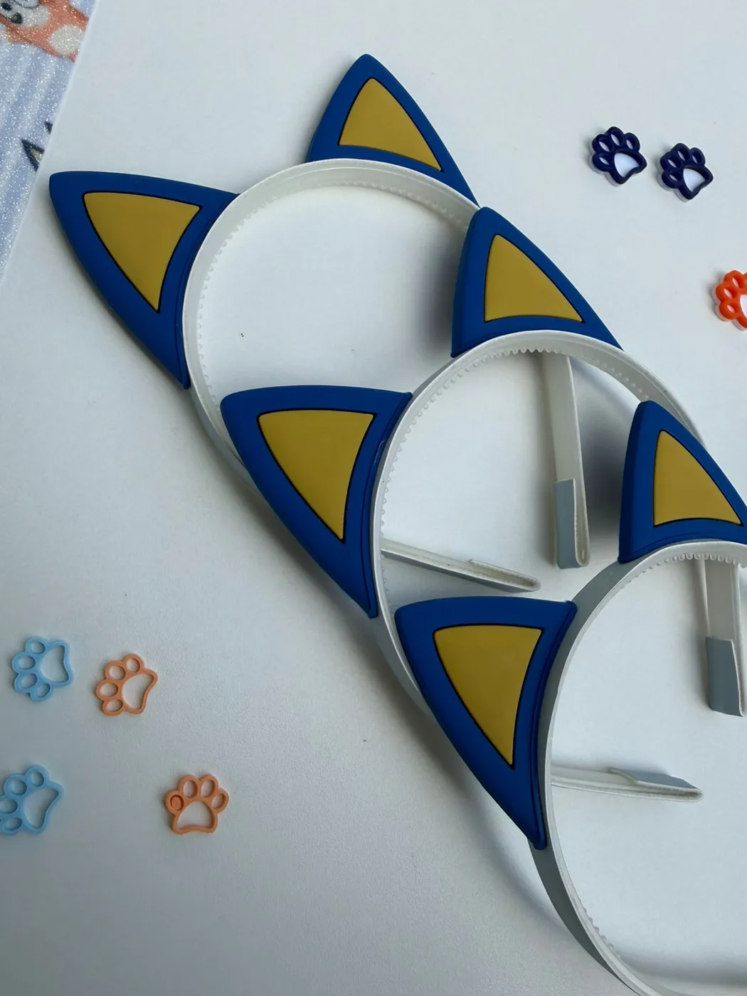 Tiara Orelhinha Azul Marinho e Amarelo